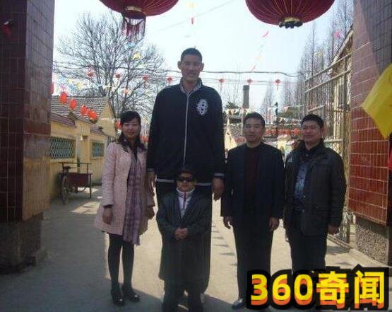 中国最高的人是谁：詹世钗身高高达3.19米(6)
